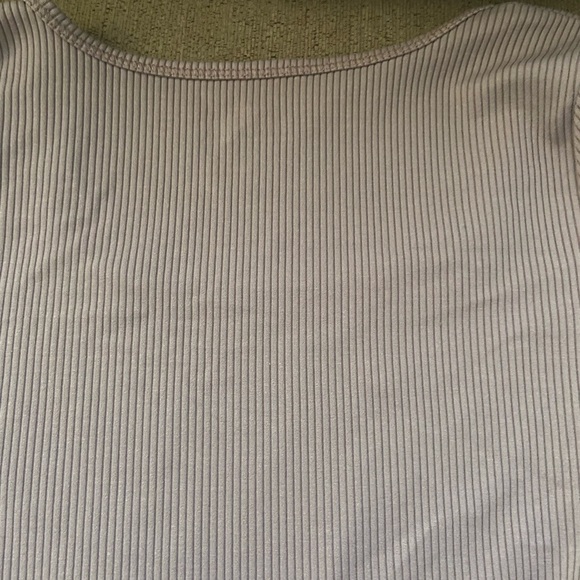 NWOT Fitted Ribbed Baby Tee - Hollister - Picture 8 of 8